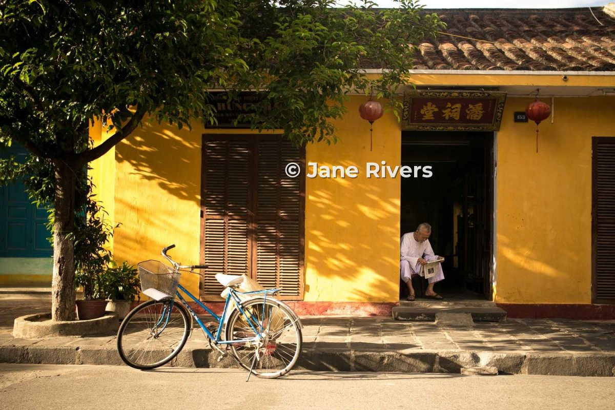 The same photo with the watermark moved onto the plain yellow wall