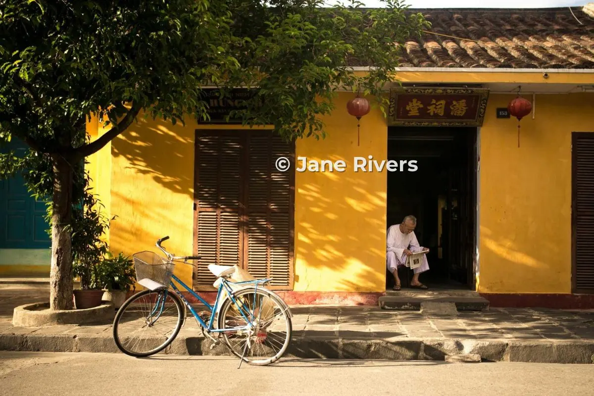 The same photo with the watermark moved onto the plain yellow wall