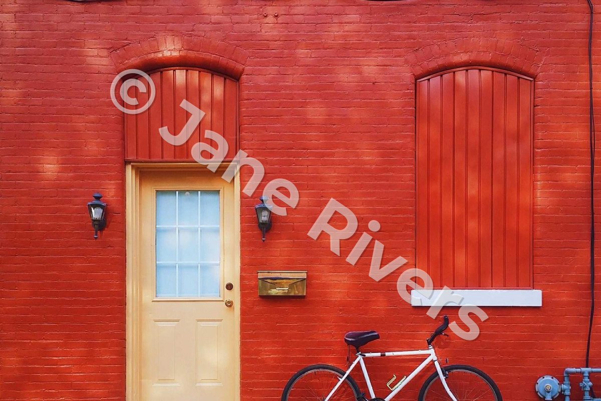 The same wall with the watermark falling from top-left to bottom-right