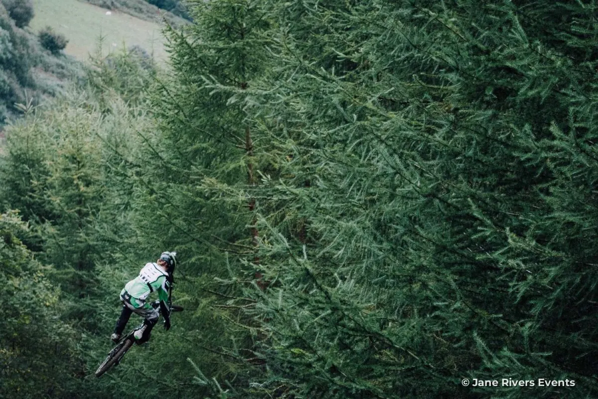 The same mountain bike photo, clean except for a small credit in the corner